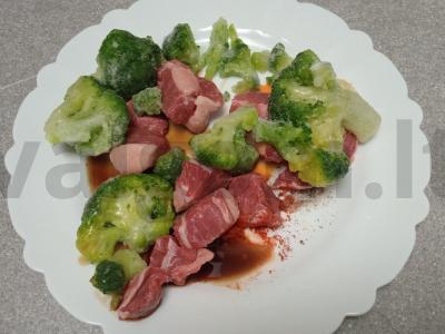 Aštrus jautienos patiekalas su brokoliais ir kuskuso garnyru Žingsnis 3