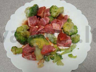 Aštrus jautienos patiekalas su brokoliais ir kuskuso garnyru Žingsnis 4