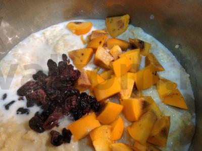 Nuostabi grikių košė su persimonu ir razinomis Žingsnis 4