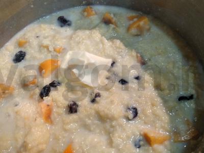 Nuostabi grikių košė su persimonu ir razinomis Žingsnis 5