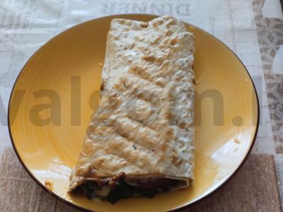 Tortilija su virtos-rūkyto kumpio sumuštiniu su kaparėliais pagrindine nuotrauka