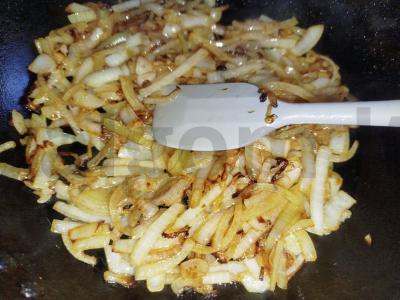 Keptas menkė su svogūnais Žingsnis 7