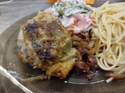 Keptas menkė su svogūnais pagrindine nuotrauka