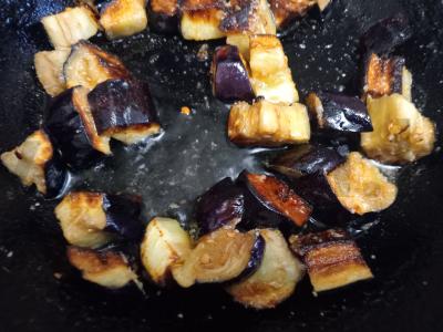 Salotas su traškiais baklažanais ir terijaki padažu Žingsnis 4