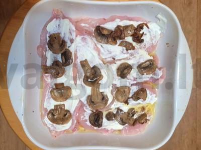 Sultinga vištienos krūtinėlė su grybais po sūrio plutele Žingsnis 3