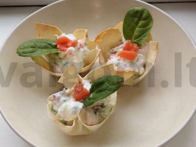 Tortilijos iš lavašo su silpnai sūdyta upėtakiu pagrindine nuotrauka