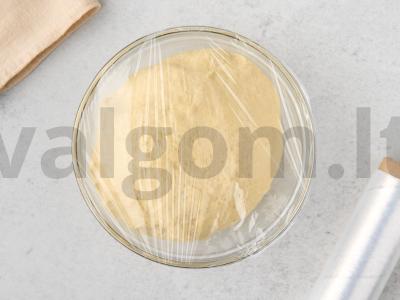 Grietinės pyragas su sūriu ir žolelėmis Žingsnis 3