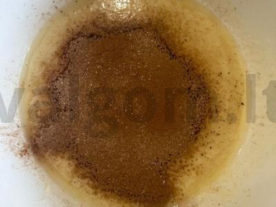 Kvapnūs šokoladiniai keksiukai Žingsnis 2