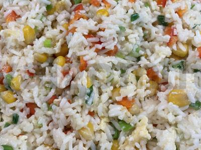 Spalvoti ryžiai pagrindine nuotrauka