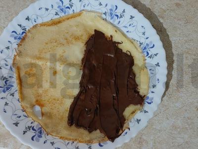 Blynai su šokoladiniu kremu ir bananais Žingsnis 1