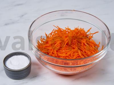 Skani korėjietiška morkų salota Žingsnis 2