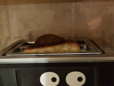 Krustingi sumuštiniai su šprotų, marinuotų agurkų ir kiaušiniu Žingsnis 1