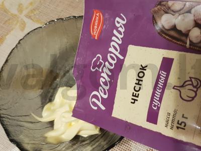 Krustingi sumuštiniai su šprotų, marinuotų agurkų ir kiaušiniu Žingsnis 2