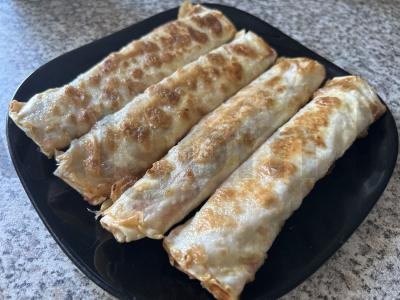 Vafliniai vamzdeliai pusryčiams iš lavašo pagrindine nuotrauka