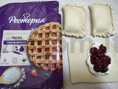 Kepiniai su mieliniu tešla, varškės sūriu ir vyšniomis Žingsnis 3