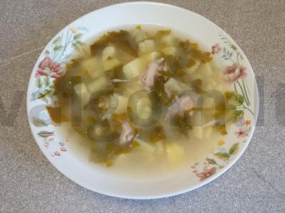 Sriuba su špinatais vištienos sultinyje pagrindine nuotrauka