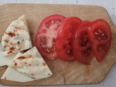Keptas kipriškai sūris haloumi su pomidorais Žingsnis 1