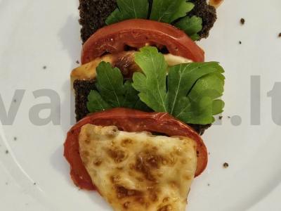 Keptas kipriškai sūris haloumi su pomidorais pagrindine nuotrauka