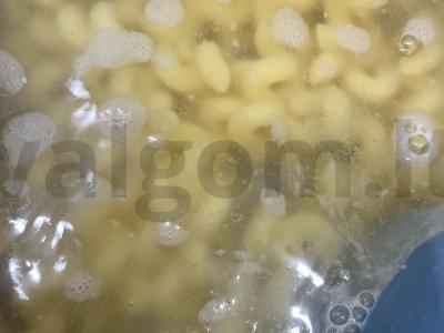 Kepti makaronai su kiaušiniu ir kukurūzais Žingsnis 1