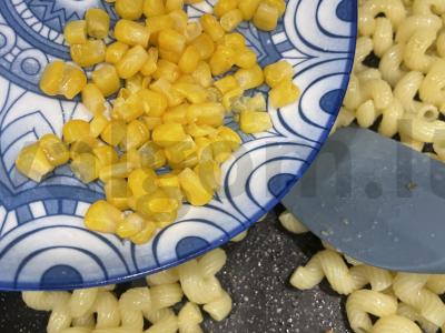 Kepti makaronai su kiaušiniu ir kukurūzais Žingsnis 3