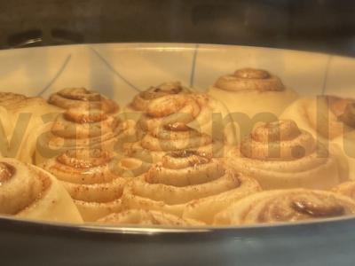 Minkščiausi cinamoniniai bandelės pagrindine nuotrauka