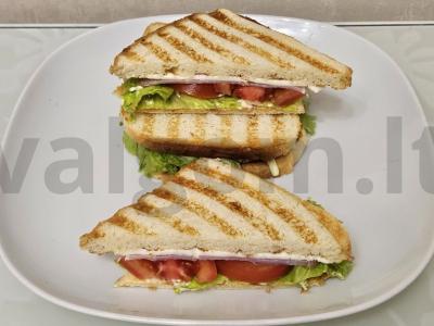 Klubo sumuštinis su lašiša pagrindine nuotrauka