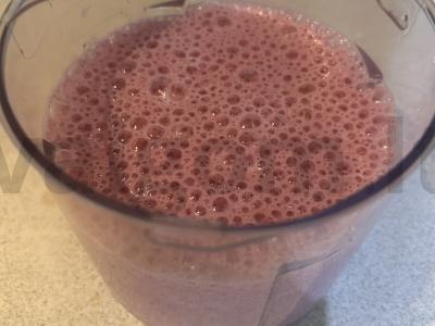 Pieno kokteilis-smuzi su bananais ir braškėmis Žingsnis 4