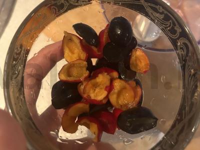 Pieninis kokteilis su vynuogėmis ir šermukšniu Žingsnis 1