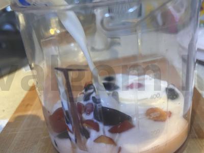 Pieninis kokteilis su vynuogėmis ir šermukšniu Žingsnis 2