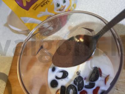 Pieninis kokteilis su vynuogėmis ir šermukšniu Žingsnis 3