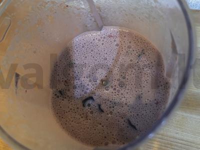 Pieninis kokteilis su vynuogėmis ir šermukšniu Žingsnis 4