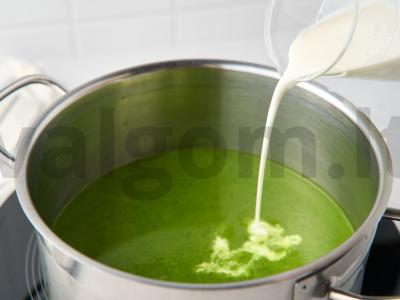 Špinatų sriuba su grietinėlėmis Žingsnis 7