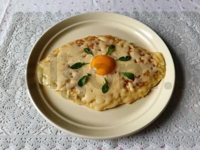 Hachapuri su cukinija keptuvėje pagrindine nuotrauka