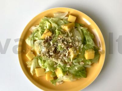 Lengvas salotas su mango ir graikiniais riešutais Žingsnis 3