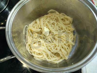 Spagečiai su sūriu ir rūkytomis dešrelėmis Žingsnis 1