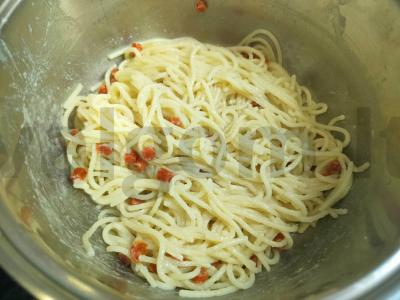 Spagečiai su sūriu ir rūkytomis dešrelėmis Žingsnis 3