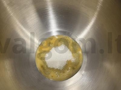 Sūrio pyragėliai „Rojinė malonė“ su varške ir cukraus pudra Žingsnis 1