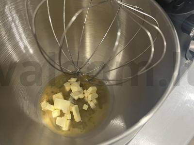 Sūrio pyragėliai „Rojinė malonė“ su varške ir cukraus pudra Žingsnis 3