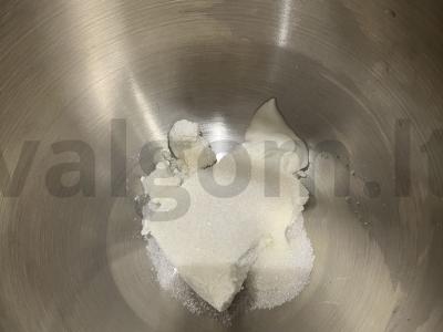 Sūrio pyragėliai „Rojinė malonė“ su varške ir cukraus pudra Žingsnis 9