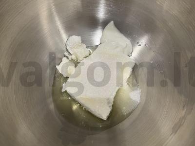 Sūrio pyragėliai „Rojinė malonė“ su varške ir cukraus pudra Žingsnis 10