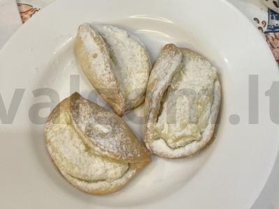 Sūrio pyragėliai „Rojinė malonė“ su varške ir cukraus pudra pagrindine nuotrauka