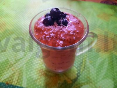 Mėlynių ir slyvų smoothie pagrindine nuotrauka