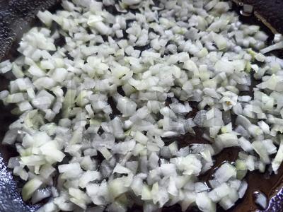 Vištienos filė su svogūnais, troškinta kefyre su krapais Žingsnis 2