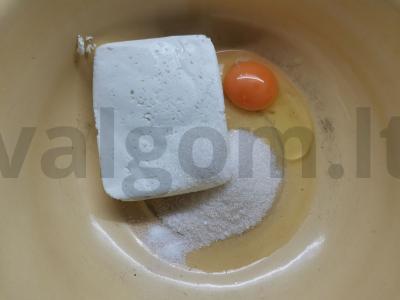 Vaniliniai tinginiai varškėčiai Žingsnis 1