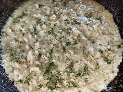 Vištienos filė su svogūnais, troškinta kefyre su krapais Žingsnis 6