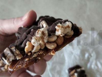 Skanus skanėstas iš datulių ir riešutų pagrindine nuotrauka