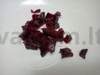 Virti daržovių salotos su majonezu ant putpelių kiaušinių Žingsnis 1