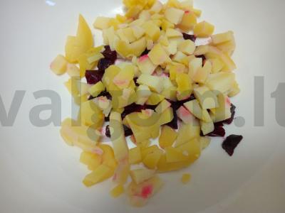 Virti daržovių salotos su majonezu ant putpelių kiaušinių Žingsnis 2