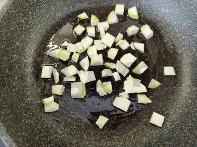 Salotas su žalumynais ir daržovėmis Žingsnis 1