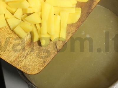 Lašišų ir konservuotų rožių žuvų sriuba Žingsnis 4